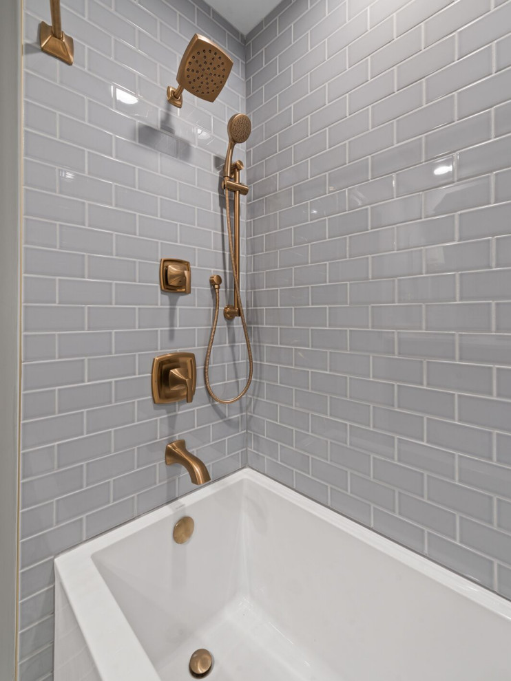 Altgeld Bathroom - Lincoln Park