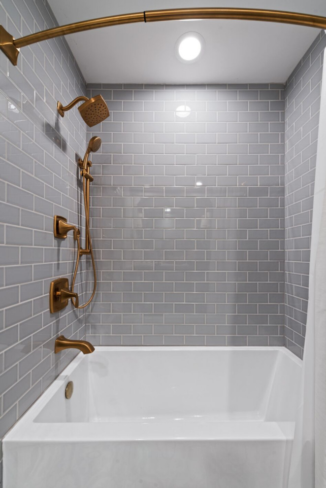 Altgeld Bathroom - Lincoln Park